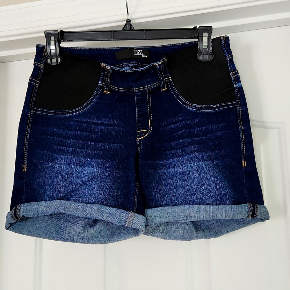 1822 Denim Maternity Jean Shorts Size 27